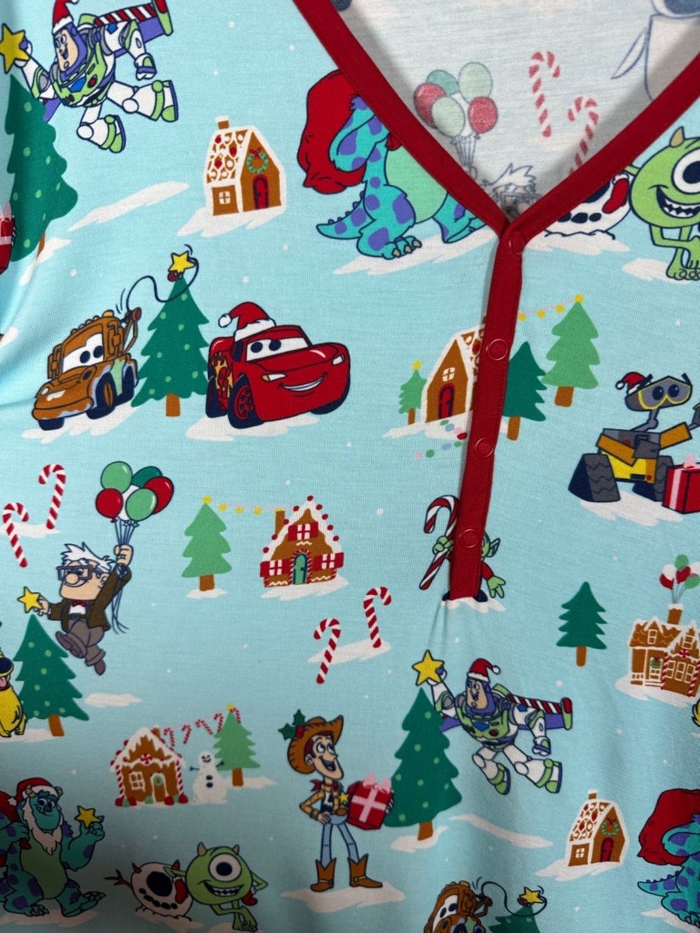 Little Sleepies Disney Pixar Christmas Village Women’s Pajama Top Size 3XL NWOT - Picture 3 of 5